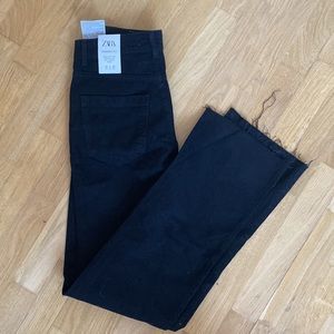 STRAIGHT LEG FULL LENGTH HIGH RISE JEANS